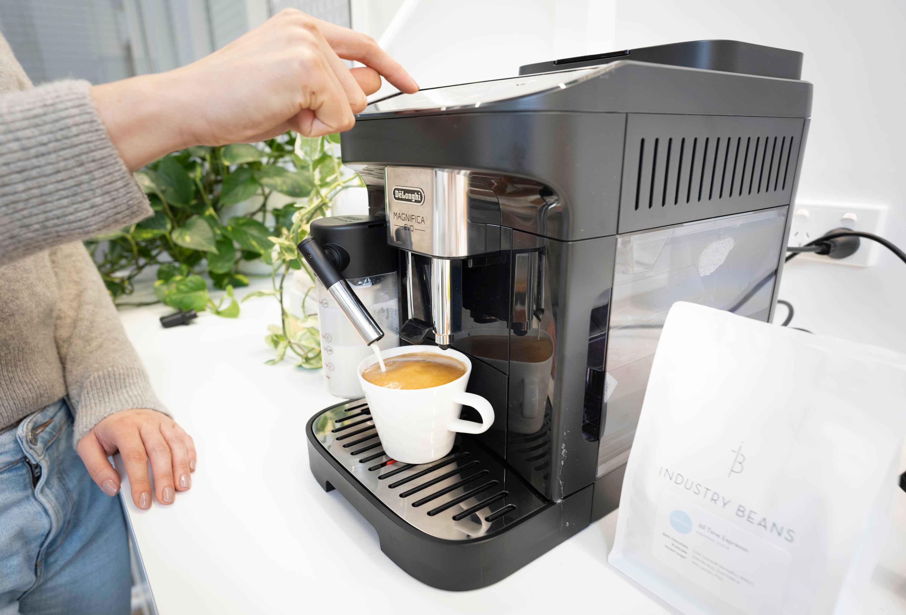 Must Watch: Setting Up Your Magnifica Evo