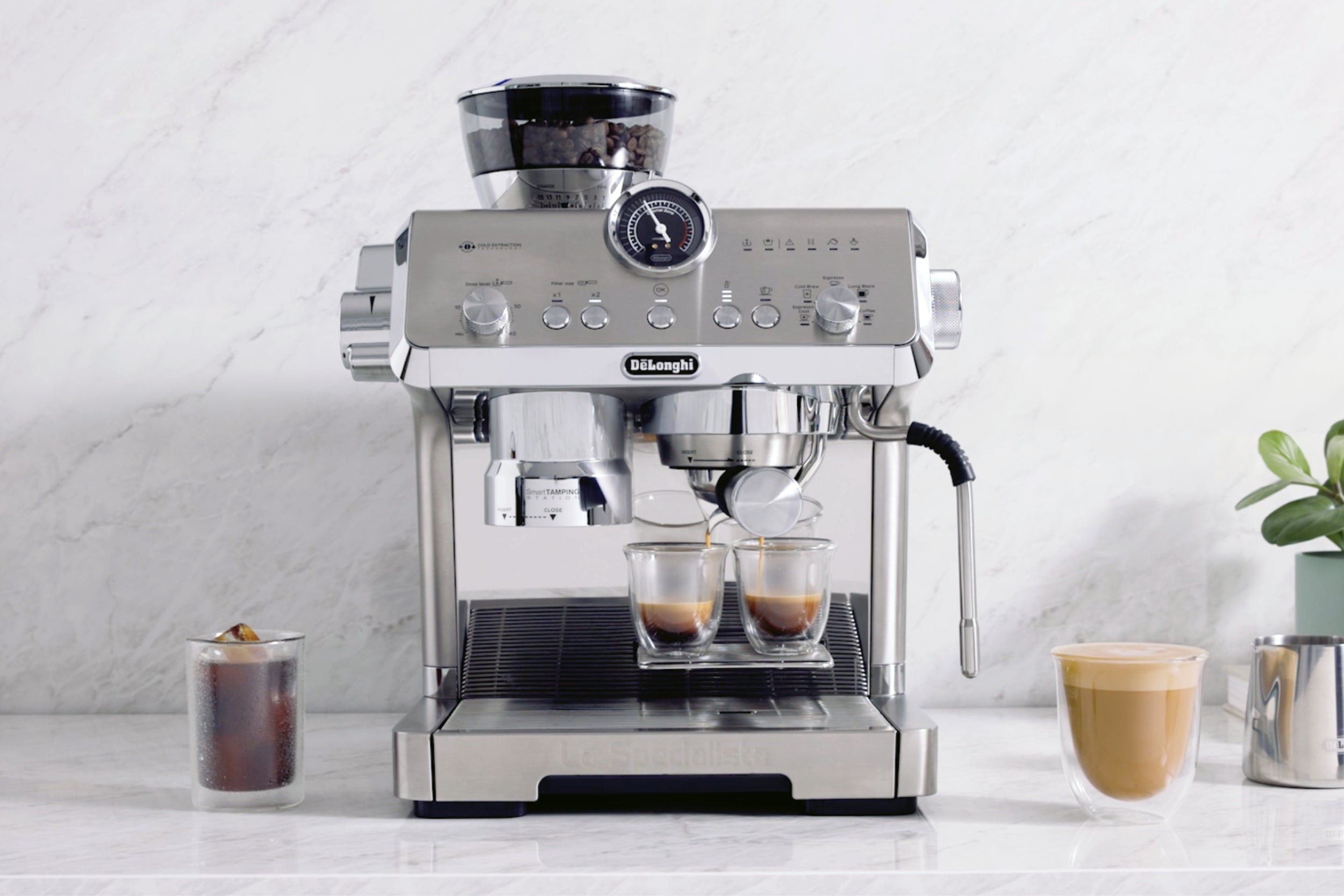 How To Make Milk-Based Coffees & Create Latté Art