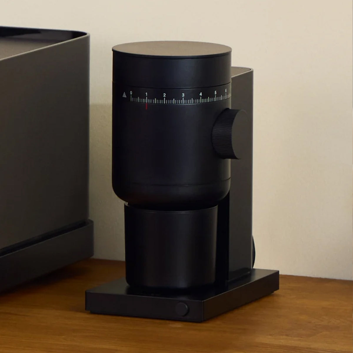 Fellow Opus 2 Grinder in Black showing grind settings